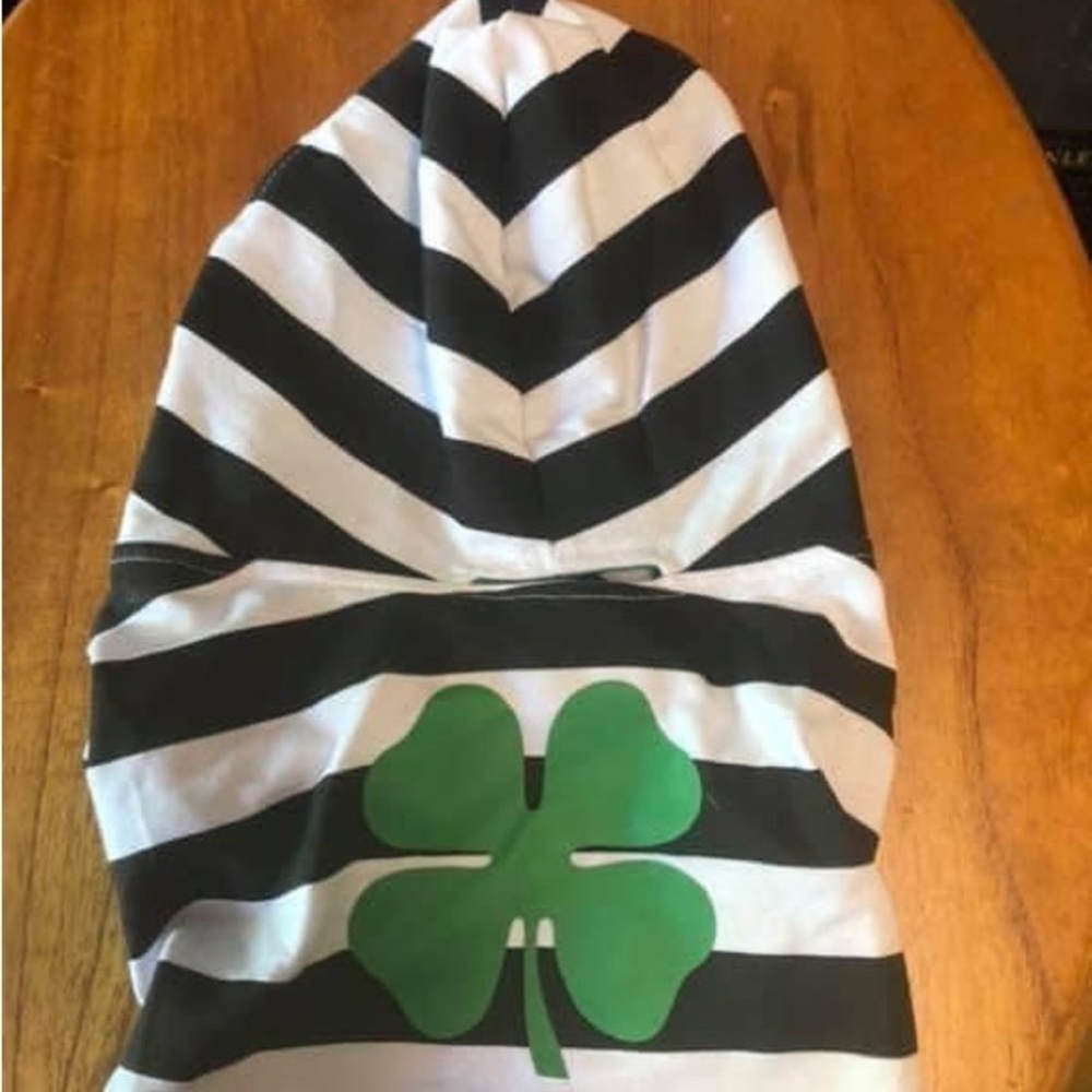 Dog supply by old Navy. Size XS. Clover outfit with hood